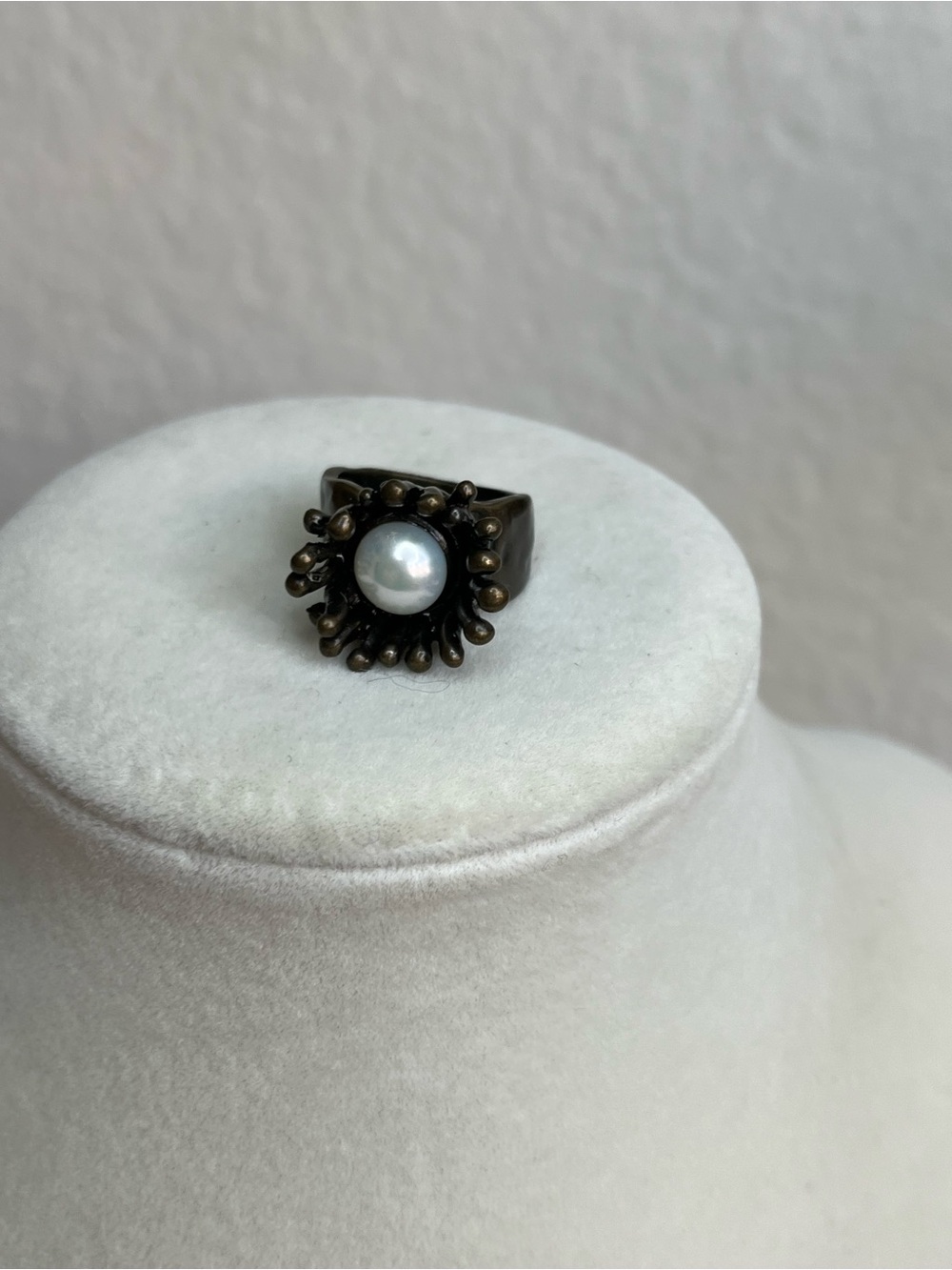 Brutalist faux pearl ring mermaid style size 6